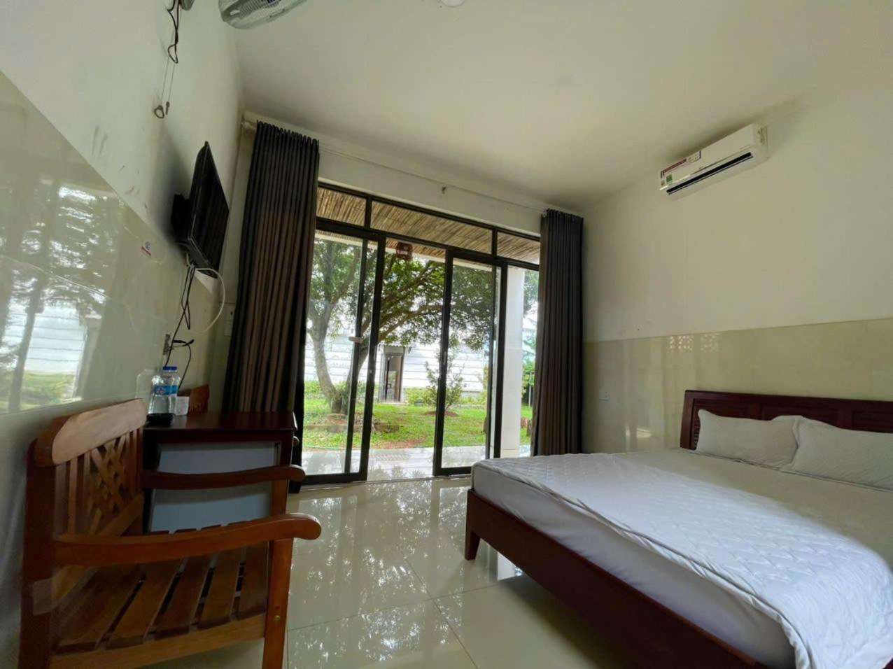 Thu Hien Hotel Pleiku - By Bay Luxury Plei Holang Экстерьер фото