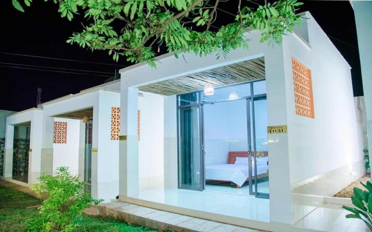 Thu Hien Hotel Pleiku - By Bay Luxury Plei Holang Экстерьер фото